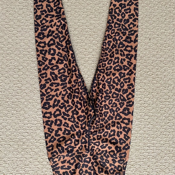Beach Riot leopard leggings - Picture 3 of 4